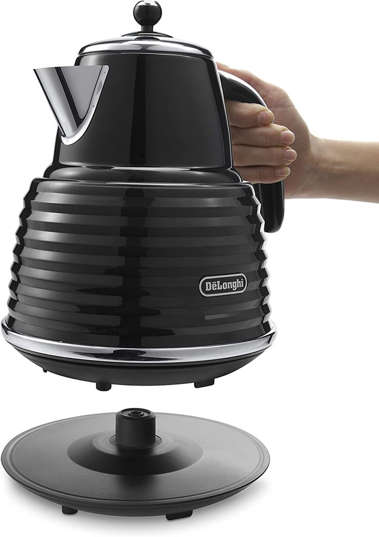 DeLonghi Scultura Black Toaster and Kettle Bundle