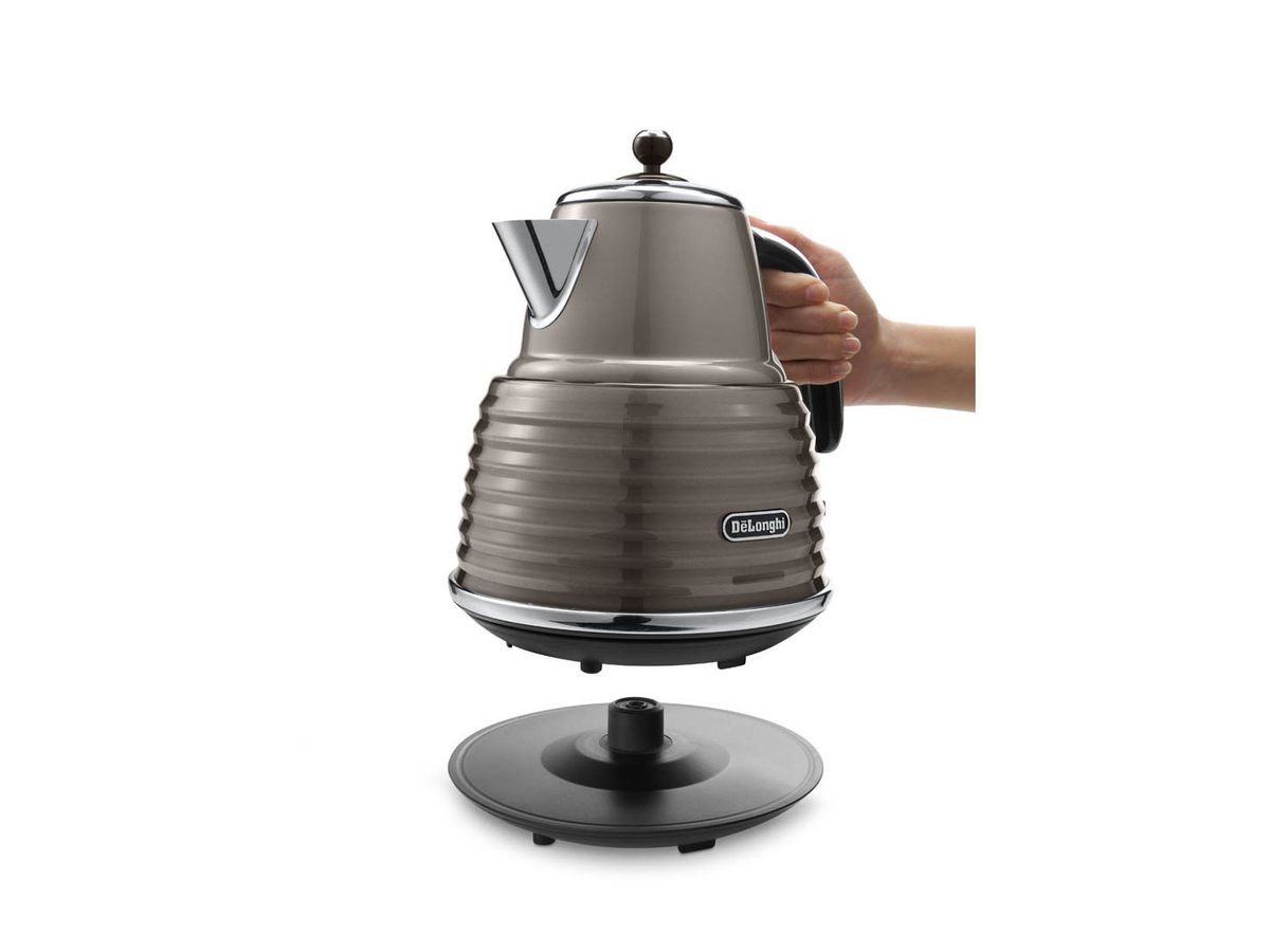 DeLonghi Scultura Beige Toaster and Kettle Bundle