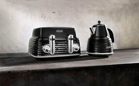 DeLonghi Scultura Black Toaster and Kettle Bundle